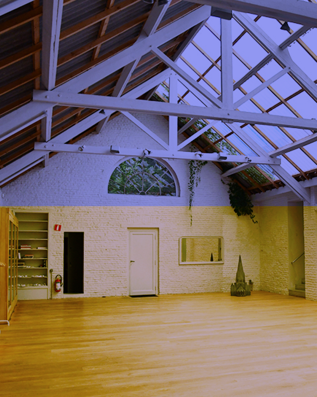 The bright yoga space at Rue de la Limite 21 in Saint-Josse-ten-Noode